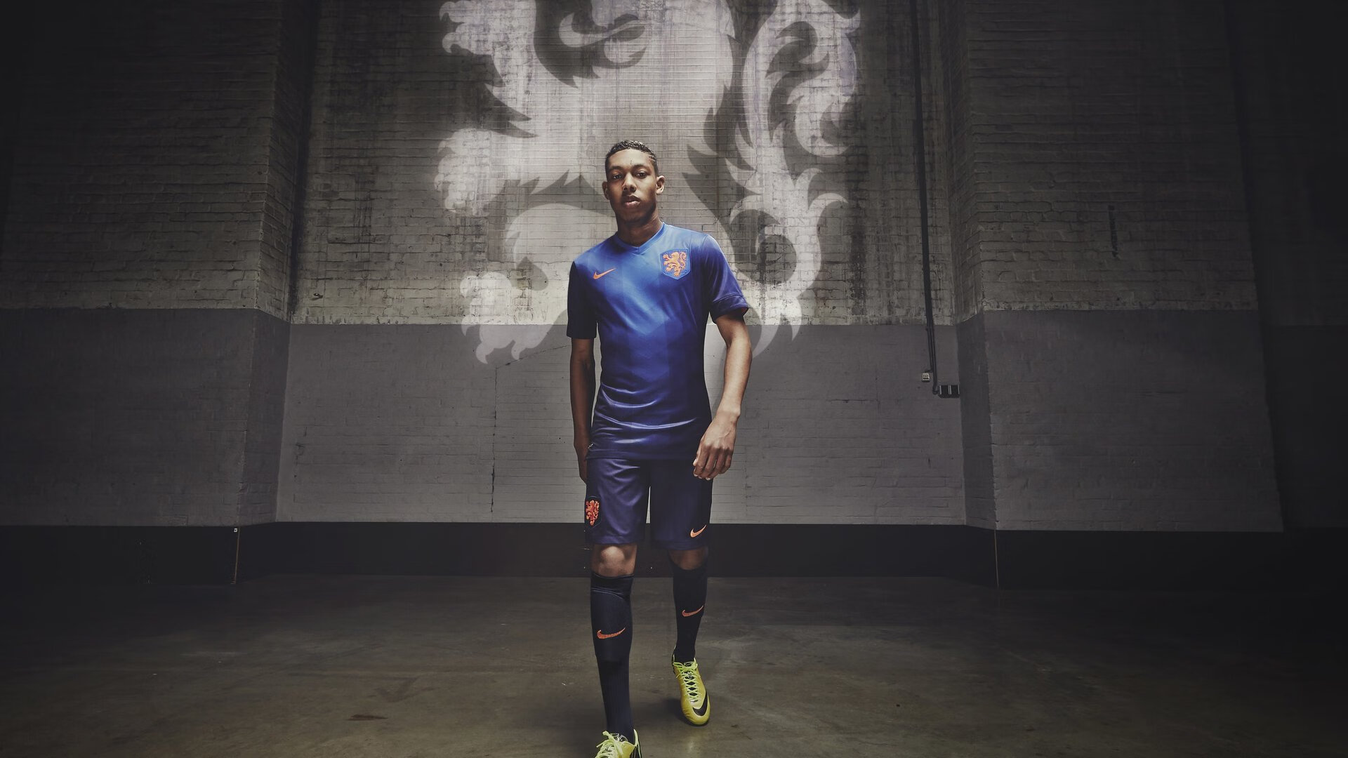 九游登录中心-以“足球+文化”推动城市文化建设，打造城市新名片，足球文化主题绘画