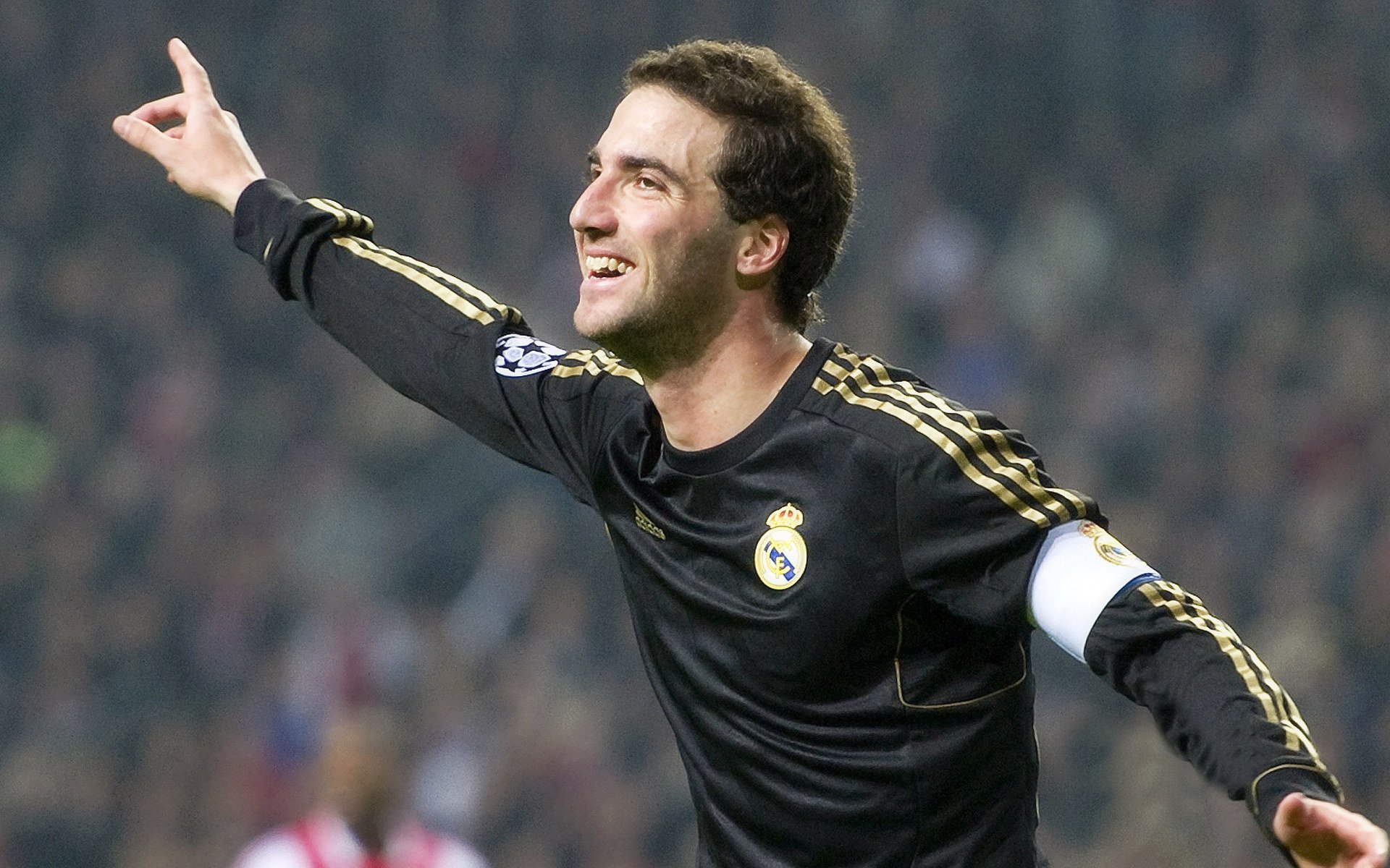 塞内加尔男足在巴黎奥运会比赛中以1-0战胜意大利，塞内加尔足球运动员